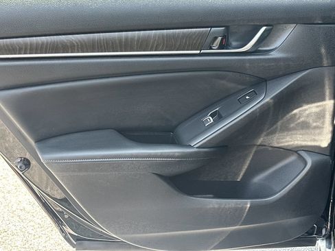Used 2018 Honda Accord Touring image 21