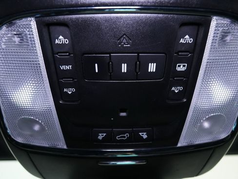 Used 2018 Jeep Grand Cherokee Trailhawk w/ Trailhawk Luxury Group image 45