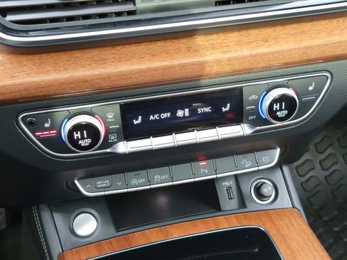 Used 2023 Audi Q5 2.0T Premium Plus image 24