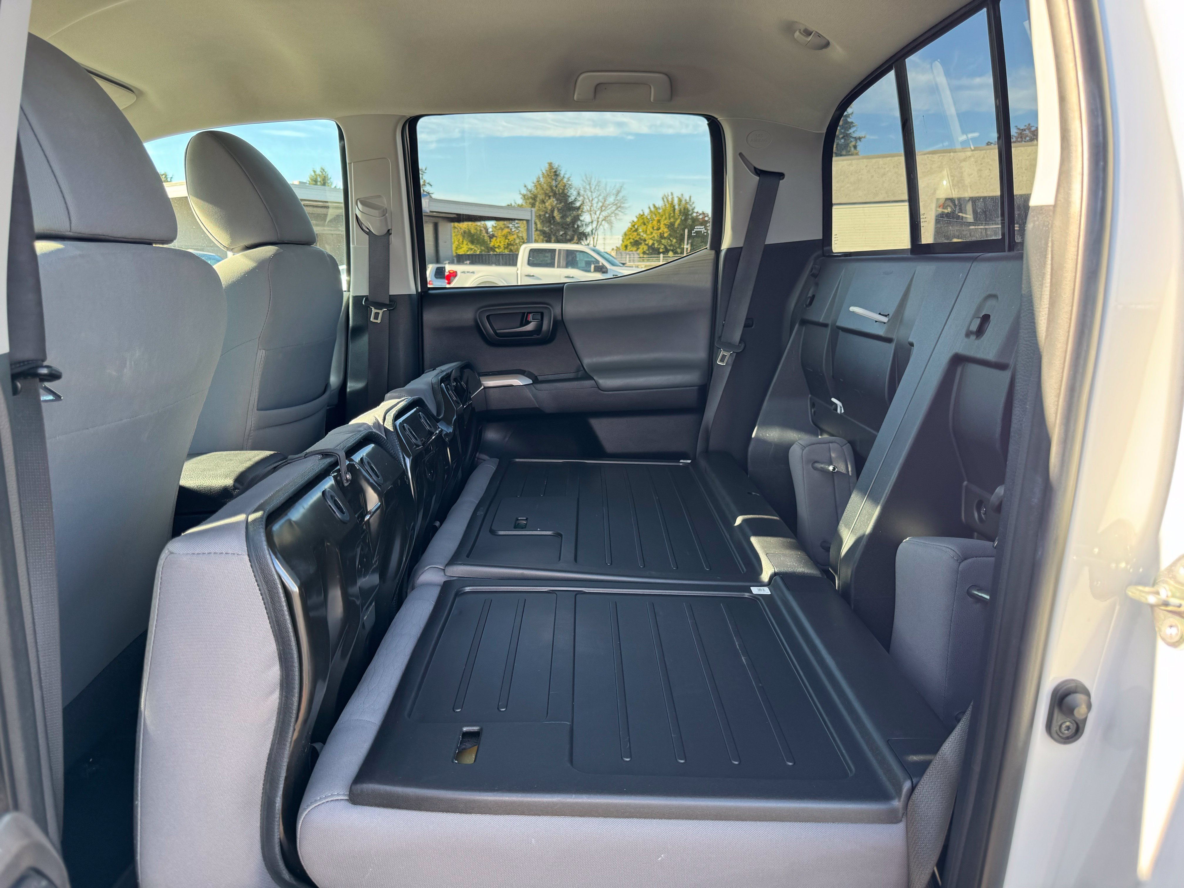 Used 2019 Toyota Tacoma SR5 AWD/4WD image 28