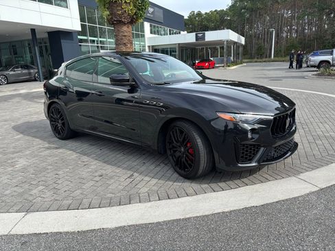 Used 2022 Maserati Levante Modena image 3