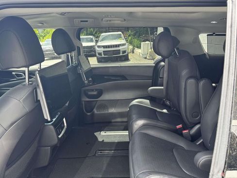 Certified 2025 Kia Carnival SX Prestige FWD image 9