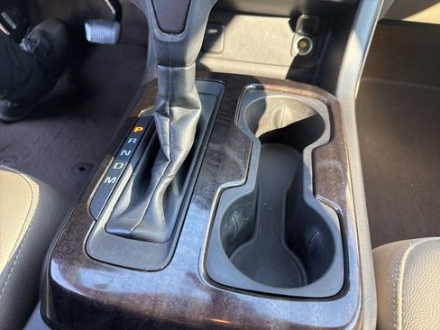 Used 2015 GMC Canyon SLT image 29