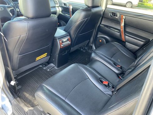 Used 2012 Toyota Highlander Limited w/ Tow Pkg AWD/4WD image 19