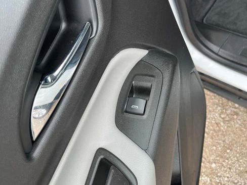 Used 2021 Chevrolet Equinox LS image 19