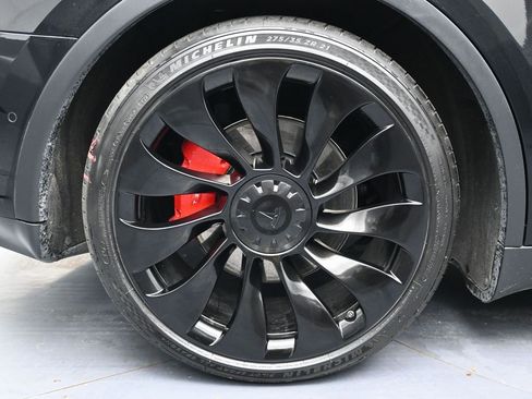 Used 2022 Tesla Model Y Performance image 12