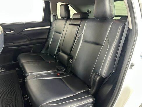 Used 2018 Toyota Highlander XLE AWD/4WD image 22