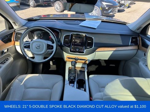 Used 2022 Volvo XC90 T6 Momentum w/ Advanced Package image 8