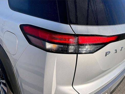 Certified 2025 Nissan Pathfinder SL image 29