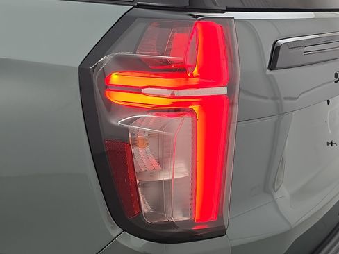 Used 2024 Chevrolet Suburban RST w/ Luxury Package image 36