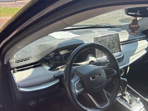 Used 2022 Jeep Compass Limited image 13