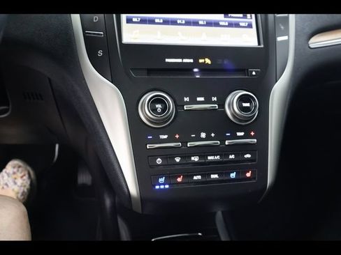 Used 2019 Lincoln MKC Reserve w/ MKC Technology Package FWD image 18