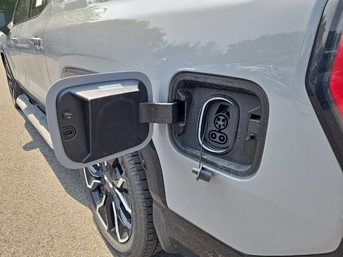 Used 2026 GMC Sierra EV Denali AWD/4WD image 11