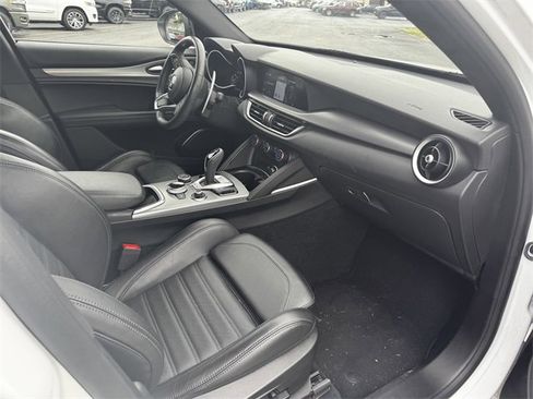 Used 2022 Alfa Romeo Stelvio Veloce image 15