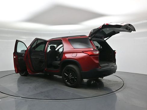 Used 2020 Chevrolet Traverse LT image 32