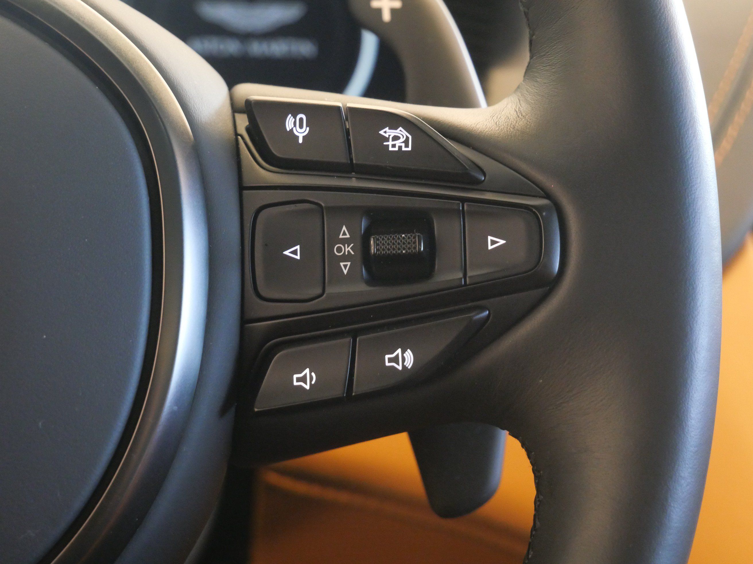 Used 2023 Aston Martin DBX AWD/4WD image 38