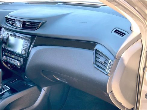 Used 2021 Nissan Rogue Sport SL image 18