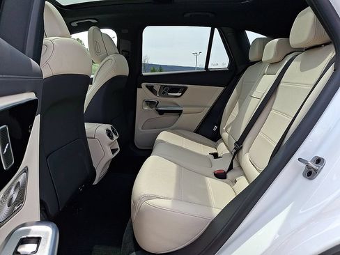 Used 2023 Mercedes-Benz GLC 300 4MATIC image 13