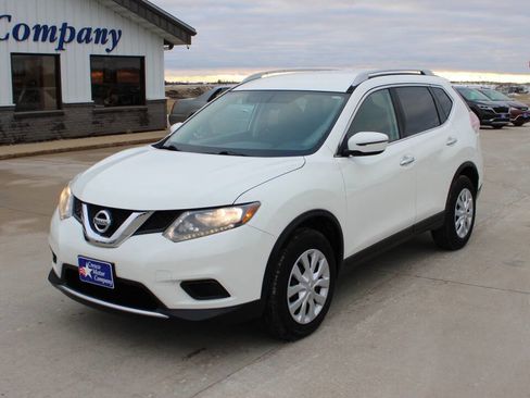 Used 2016 Nissan Rogue S w/ Appearance Package image 1