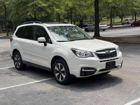 Used 2017 Subaru Forester 2.5i Premium AWD/4WD image 4