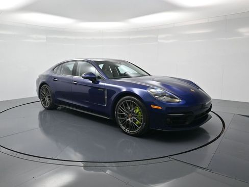 Used 2022 Porsche Panamera 4 image 32