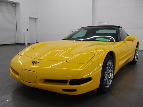 Used 2000 Chevrolet Corvette Convertible w/ Memory Pkg RWD image 7