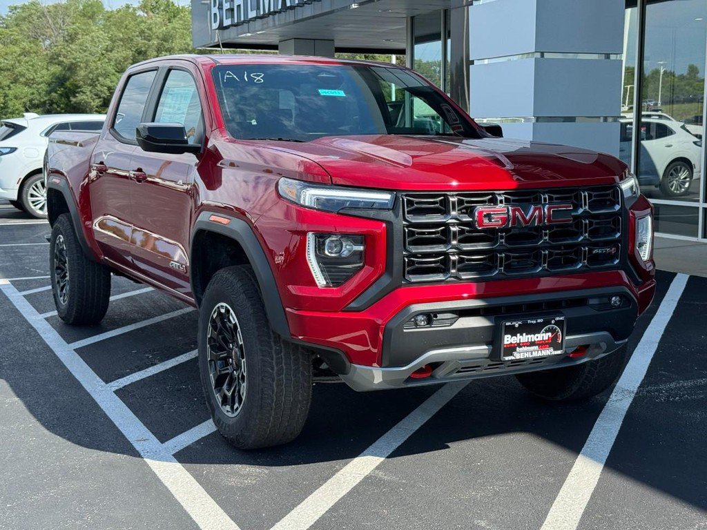 New 2026 GMC Canyon AT4 AWD/4WD image 2
