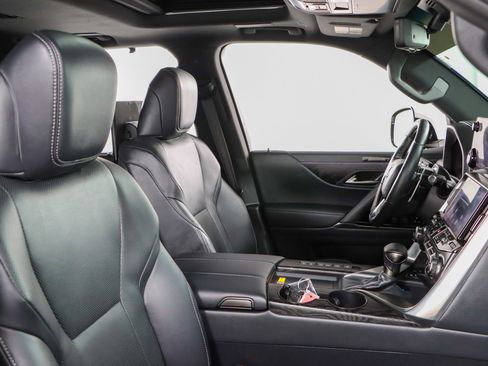 Used 2025 Lexus LX 600 4WD w/ Luxury Package image 31