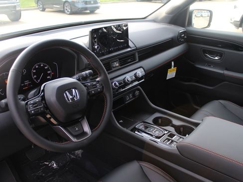 New 2025 Honda Pilot TrailSport image 6