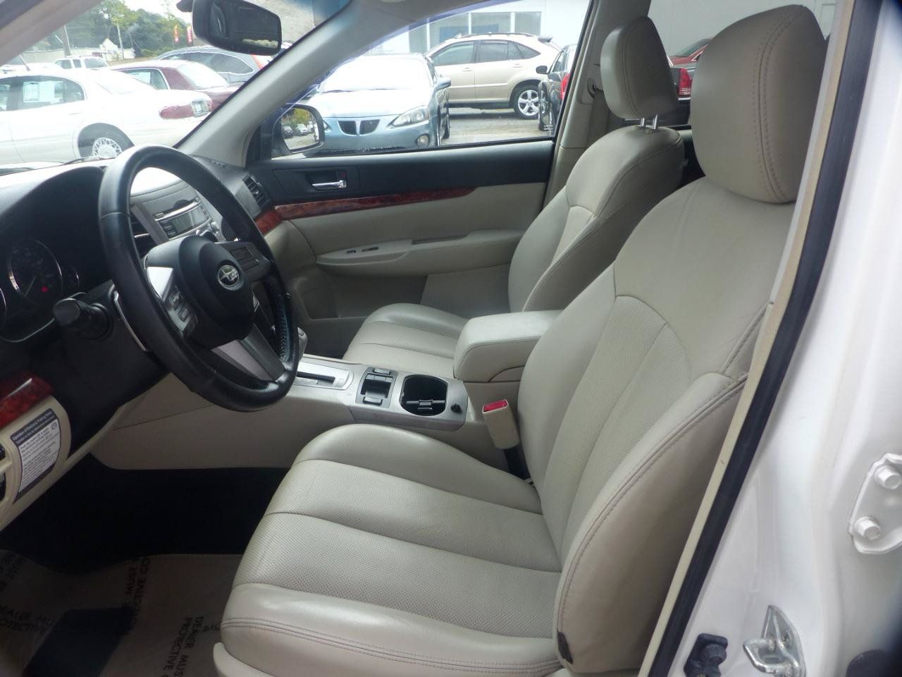 Used 2011 Subaru Outback 2.5i Limited AWD/4WD image 18