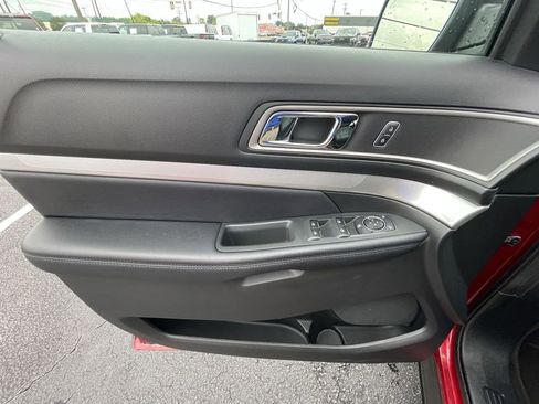 Used 2017 Ford Explorer XLT w/ Equipment Group 202A FWD image 22