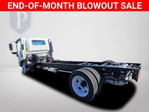 New 2025 Chevrolet Low Cab Forward image 9