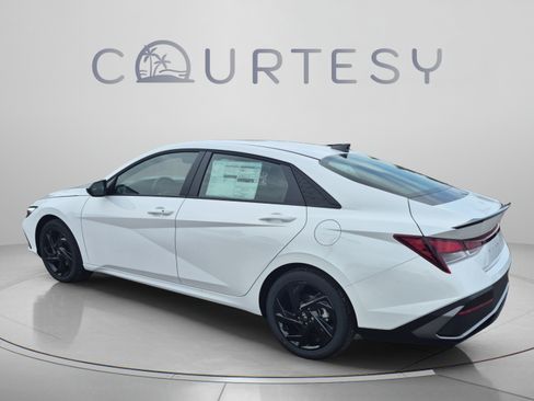 New 2026 Hyundai Elantra SEL Sport FWD image 3