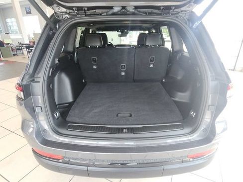 Used 2025 Jeep Grand Cherokee Altitude AWD/4WD image 38