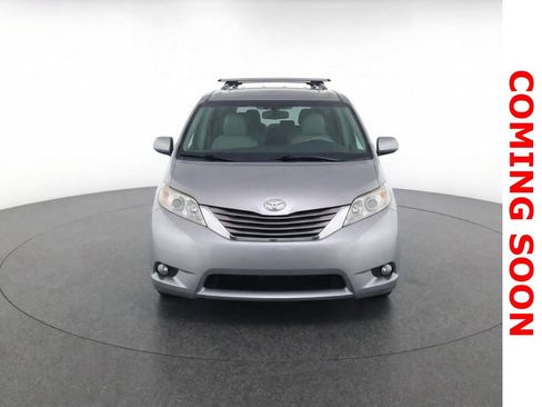 Used 2016 Toyota Sienna SE image 7