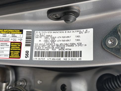 Used 2017 Toyota Tacoma TRD Sport image 33