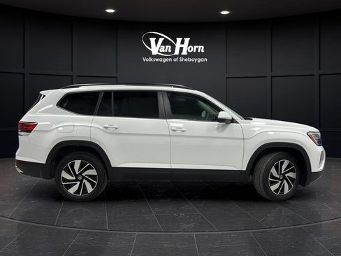 Used 2025 Volkswagen Atlas SE image 2