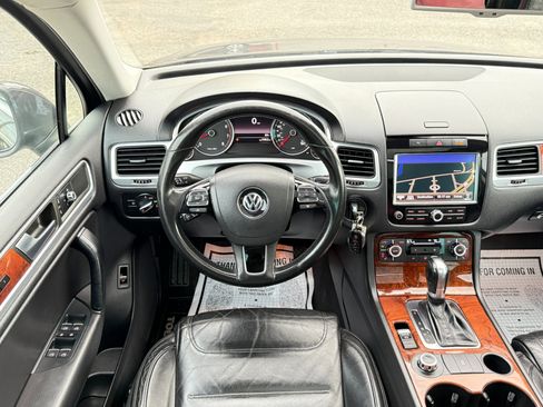 Used 2012 Volkswagen Touareg VR6 image 28