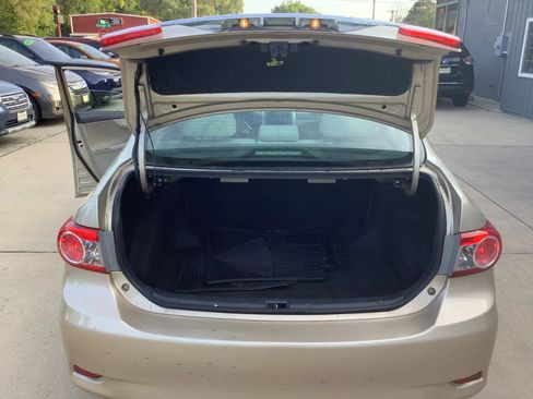 Used 2013 Toyota Corolla LE FWD image 18