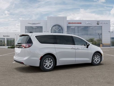 New 2026 Chrysler Voyager LX image 4