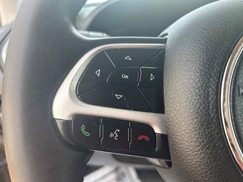 Used 2020 Jeep Renegade Latitude FWD image 14