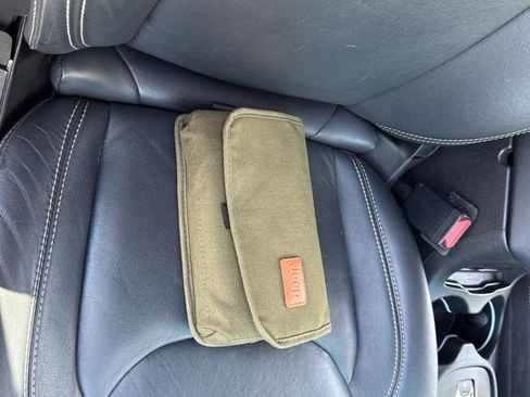 Used 2015 Jeep Cherokee Limited image 11