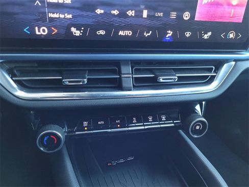 Used 2025 Chevrolet Equinox EV LT w/ Convenience Package image 11