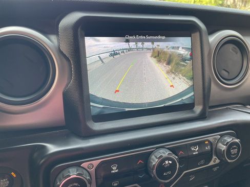 Used 2021 Jeep Wrangler Unlimited Sport image 19