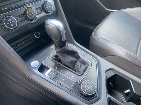 Used 2020 Volkswagen Tiguan SE w/ Panoramic Sunroof Package image 24