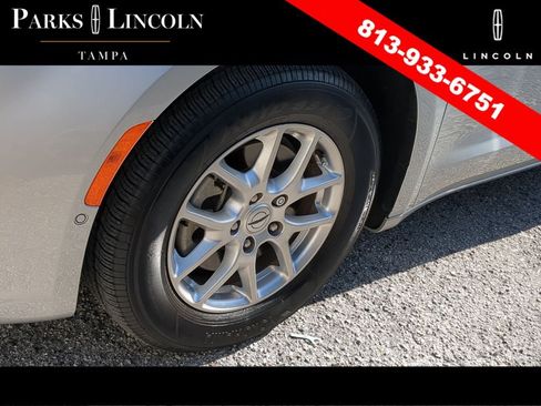 Used 2024 Chrysler Pacifica Touring-L w/ Uconnect Theater Family Group FWD image 12