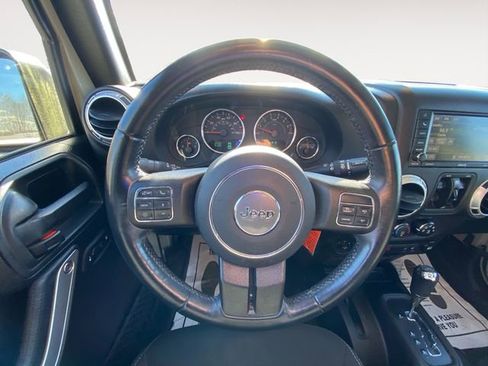 Used 2017 Jeep Wrangler Unlimited Rubicon w/ Cold Weather Group image 12