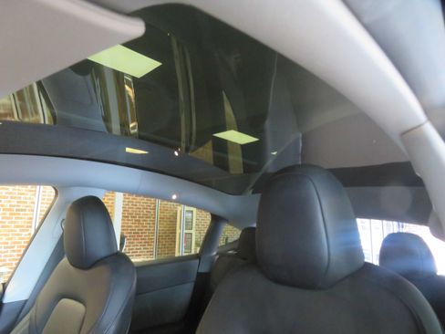 Used 2024 Tesla Model Y Long Range AWD/4WD image 48