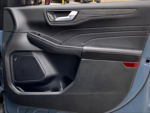 Certified 2025 Ford Escape SE w/ PHEV Premium Package image 22