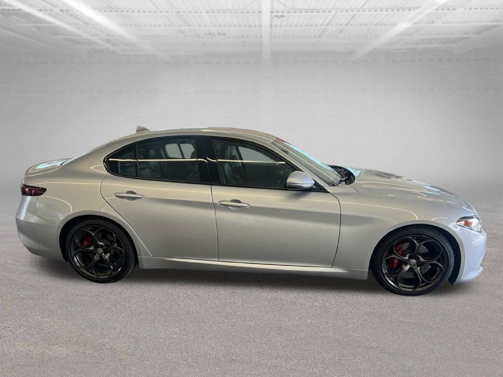 Used 2017 Alfa Romeo Giulia Ti w/ TI 19" Sport Package RWD image 10